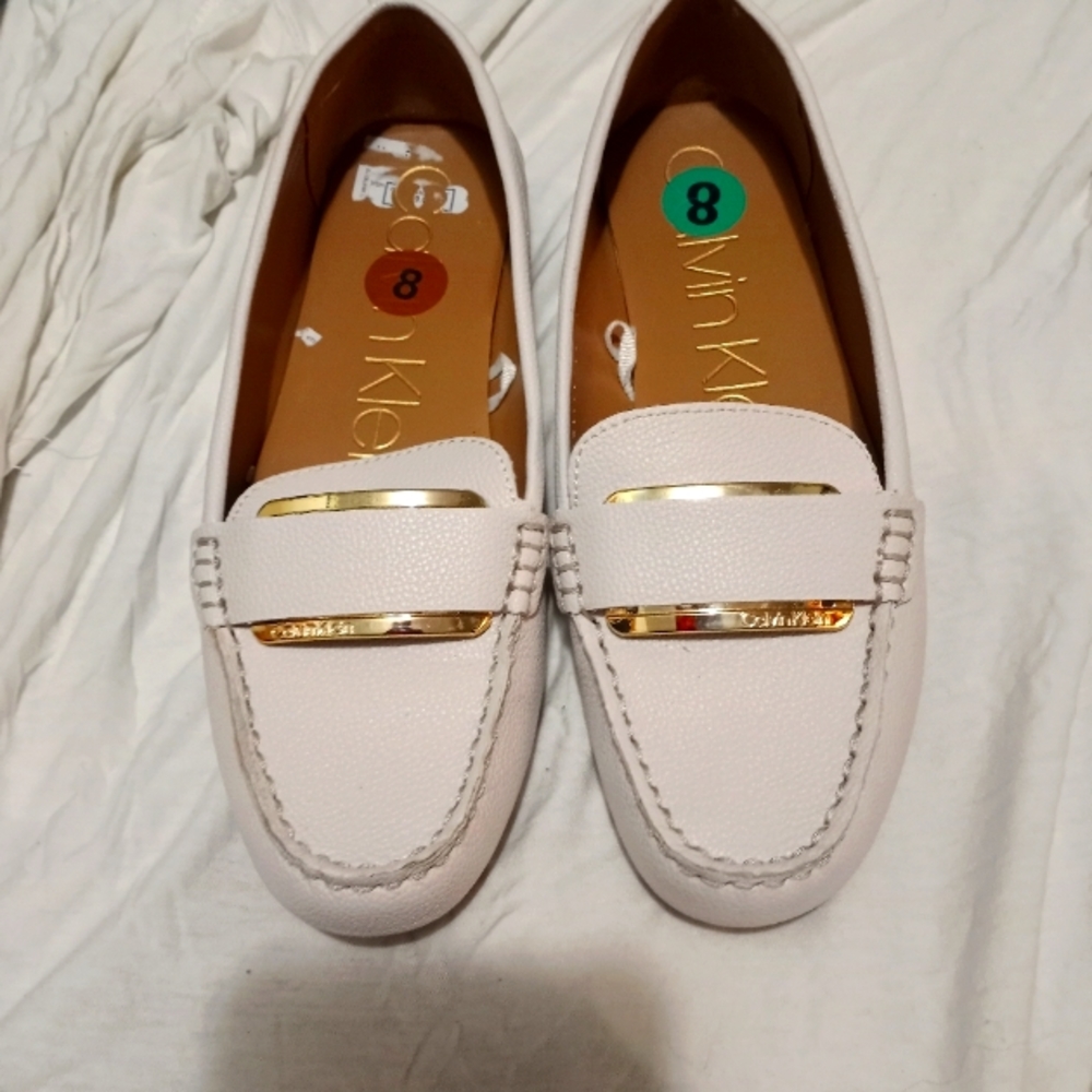 Calvin Klein  women lofters shoes size 8 color off withe